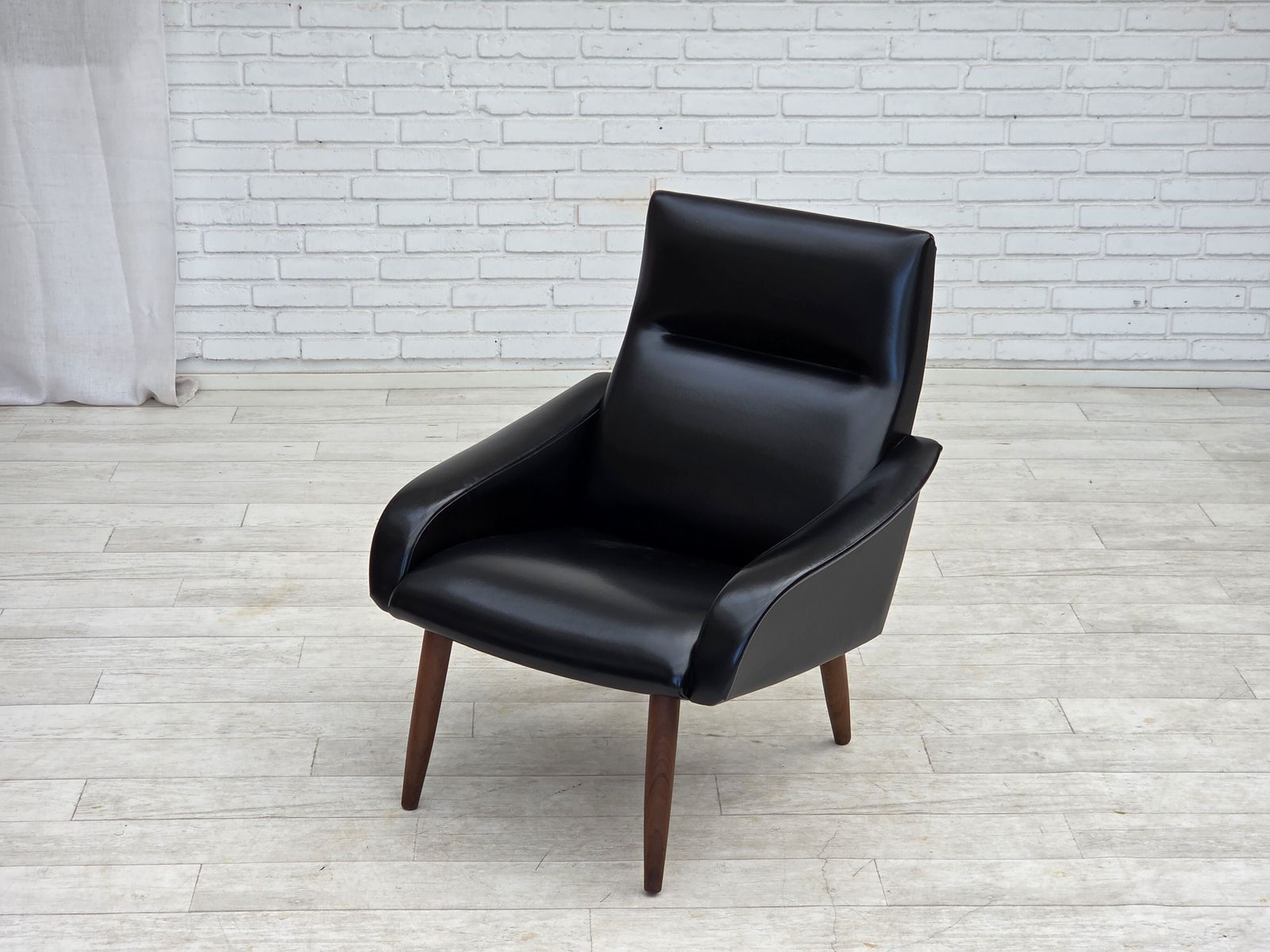 photo vinterior 1970s, Danish Armchair, Black Artificial Leather, Teak Wood Legs.