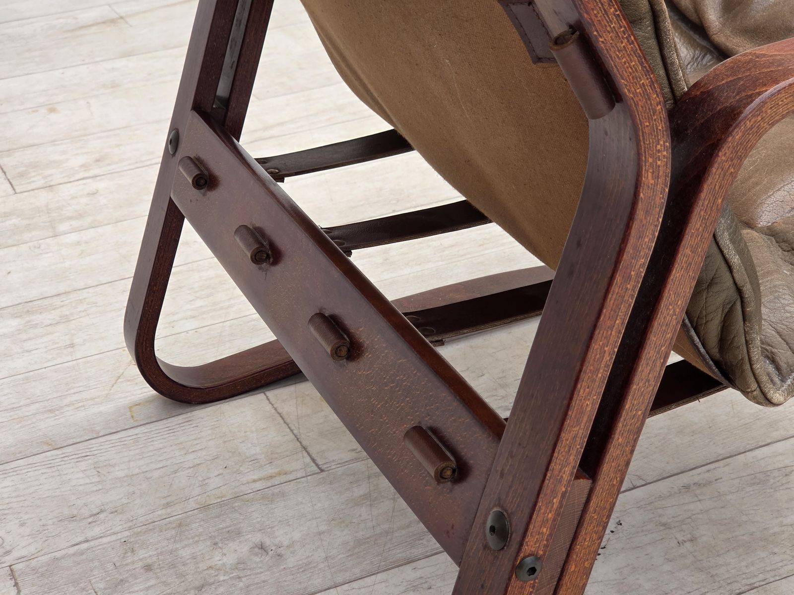photo vinterior 1970s, Norwegian Lounge Chair, Brown Furniture Leather.