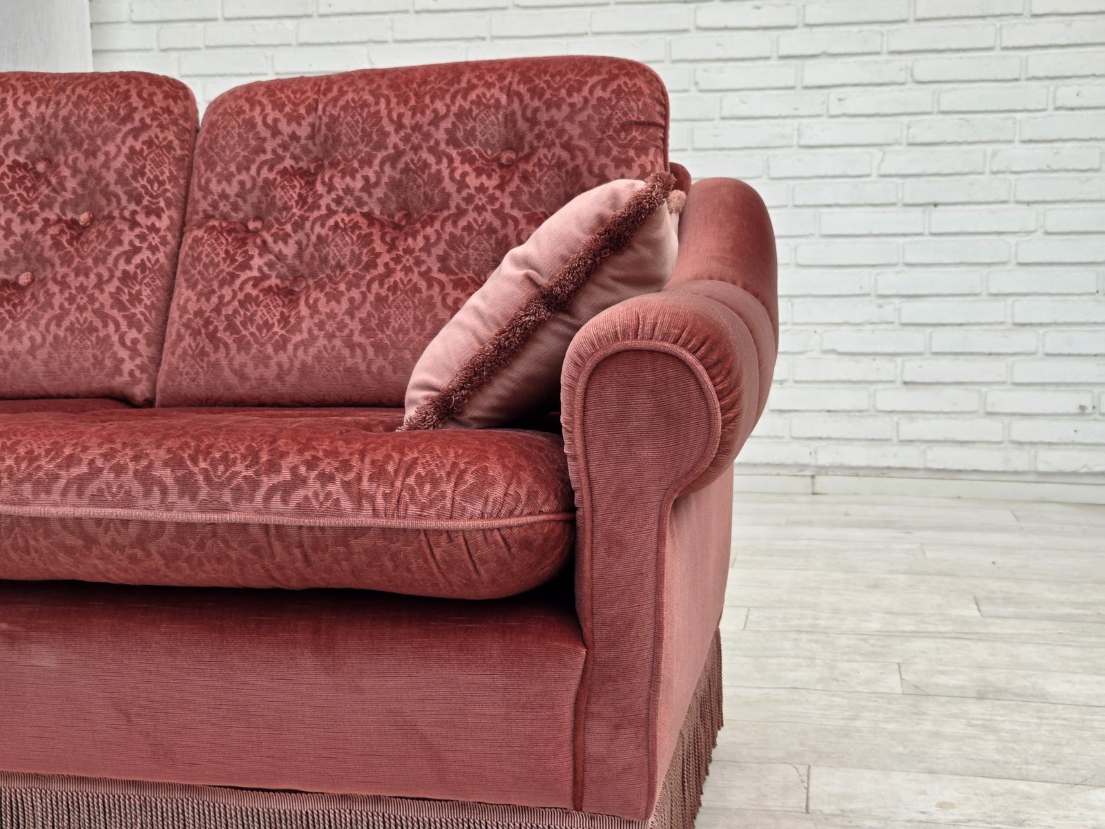 Scandinavische 2-zitsbank, jaren 1980, roze meubelvelours. photo for sale