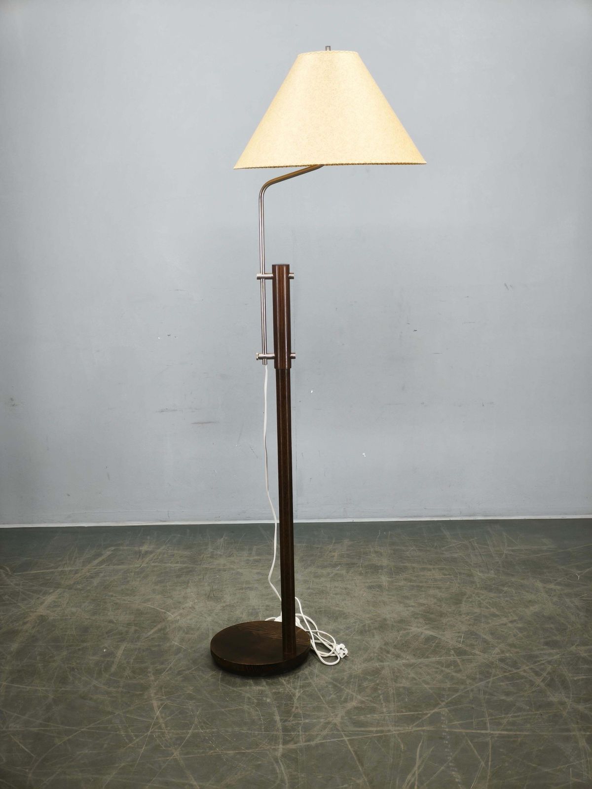 photo buy Lampadaire allemand réglable en chêne et métal avec abat-jour en papier fait main, années 1970