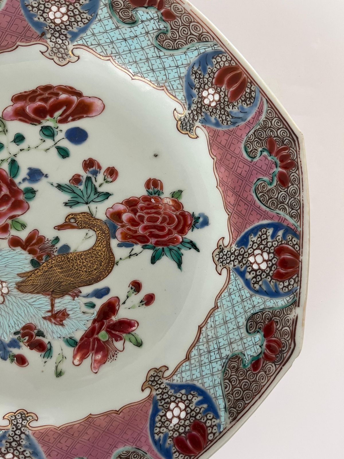 Handgeschilderd Chinees porseleinen bord met vergulde gans, Yongzheng, 18e eeuw photo 400.0