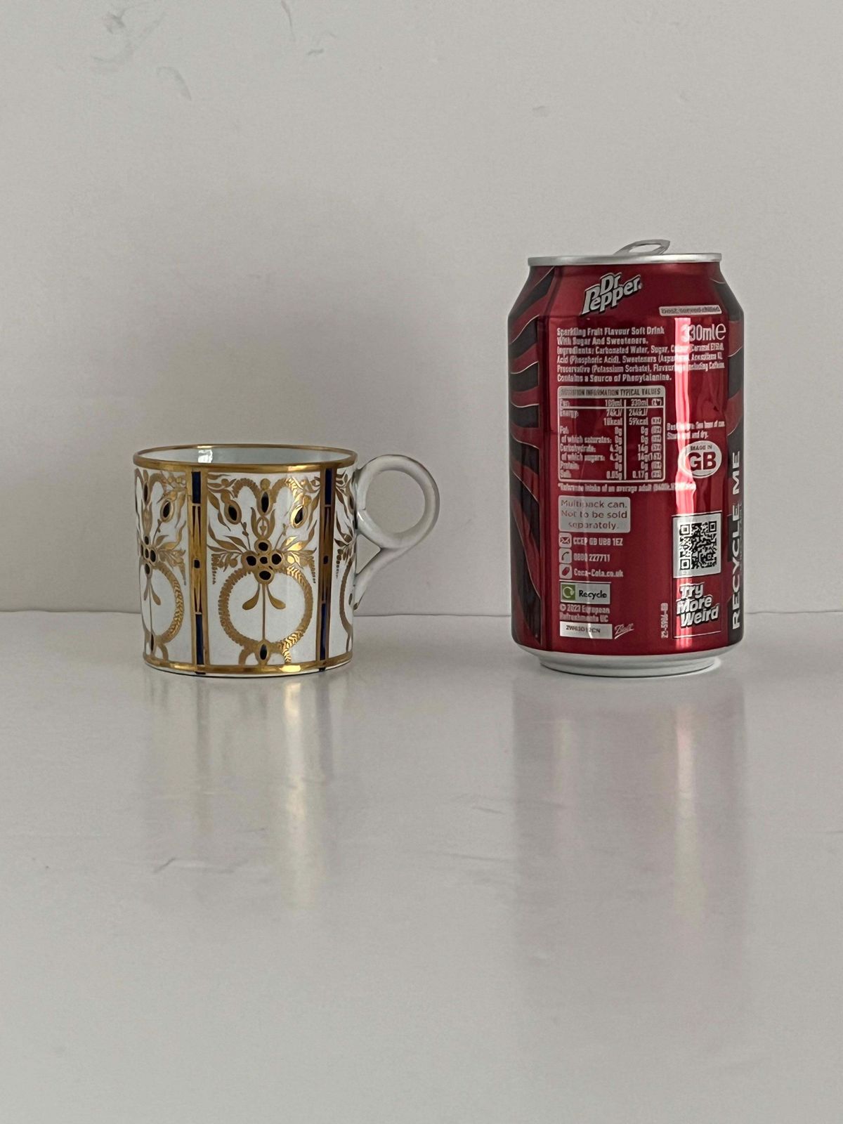 Woonaccessoires Vroeg Minton porseleinen koffiekopje, handgeschilderd patroon 53, Engeland, ca. 1805 photo