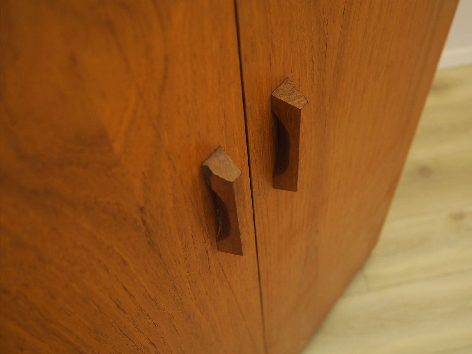 photo furniture Armoire en teck, design danois, années 1970, fabriquée au Danemark