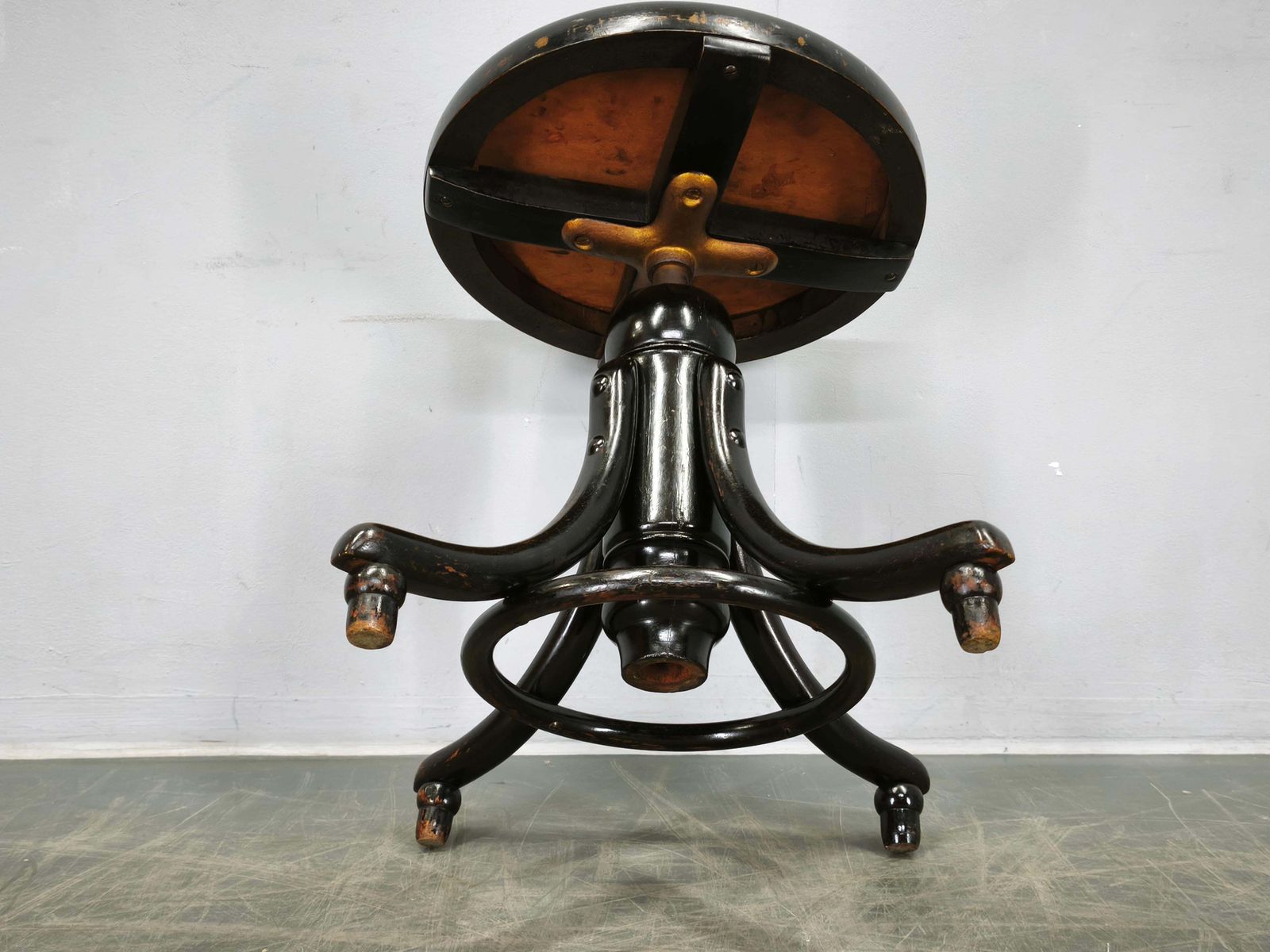 photo furniture Thonet Style Adjustable Bentwood Piano Stool, Czechoslovakia, 1930s