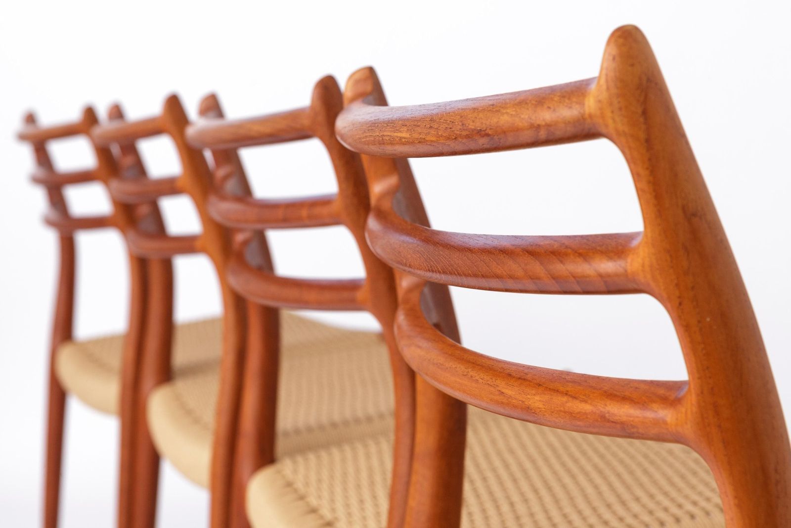 4 van 8 Niels Otto Møller Model 78 eetkamerstoelen | Deens teakhout Mid-Century Modern | 1968 photo vintage