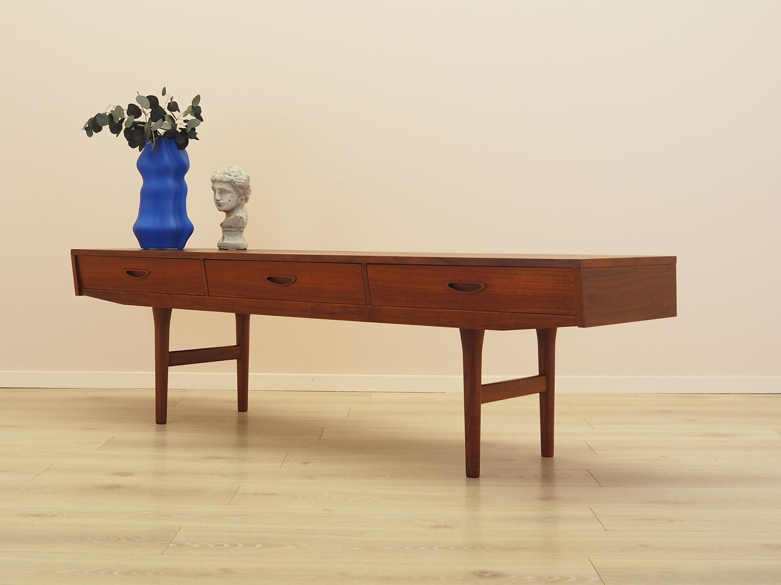 Teakhouten lowboard, Deens design, ca. jaren 1960, gemaakt in Denemarken photo for sale