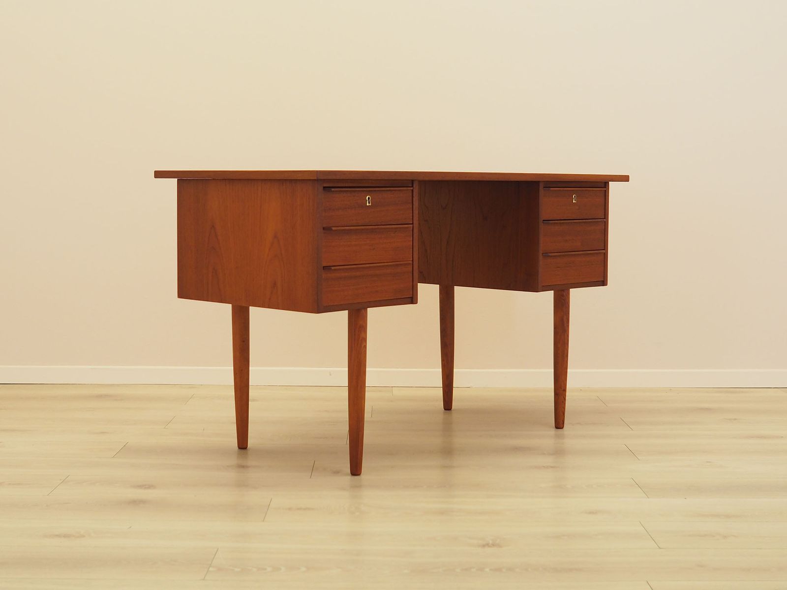 Teakhouten bureau, Deens design, jaren 1970, gemaakt in Denemarken photo vinterior