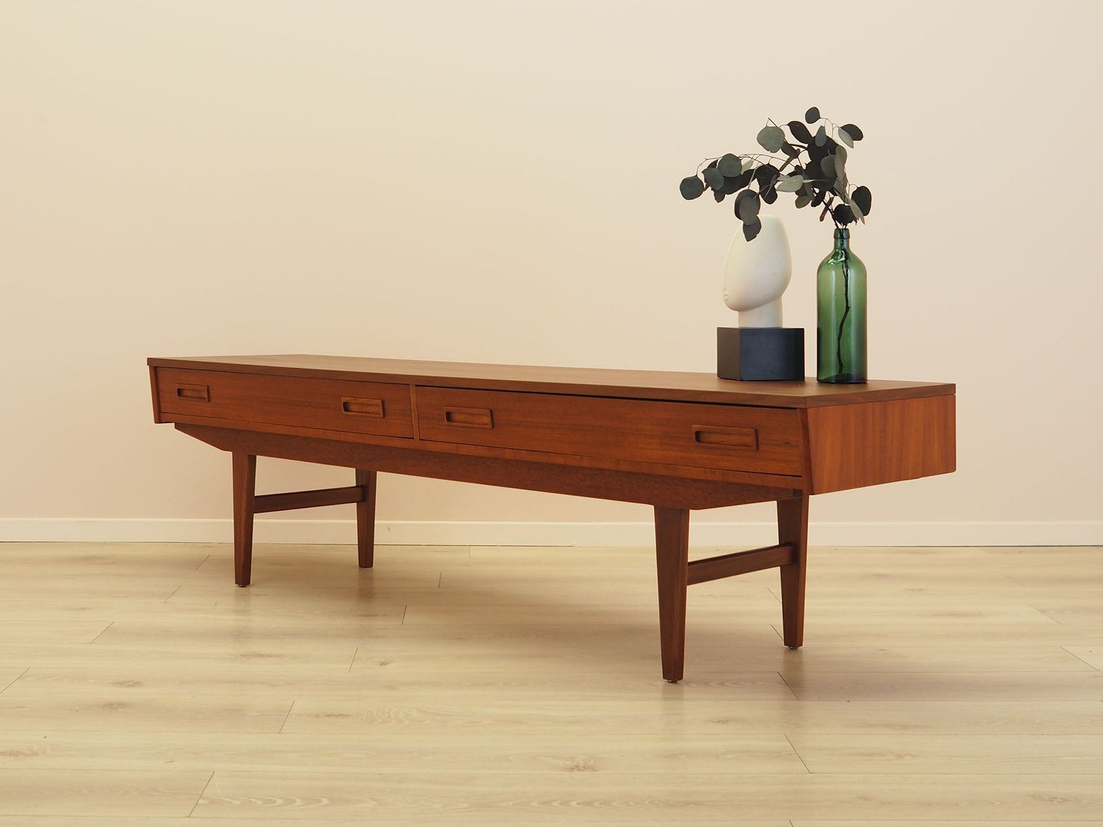 Teakhouten lowboard, Deens design, ca. jaren 1960, gemaakt in Denemarken photo for sale