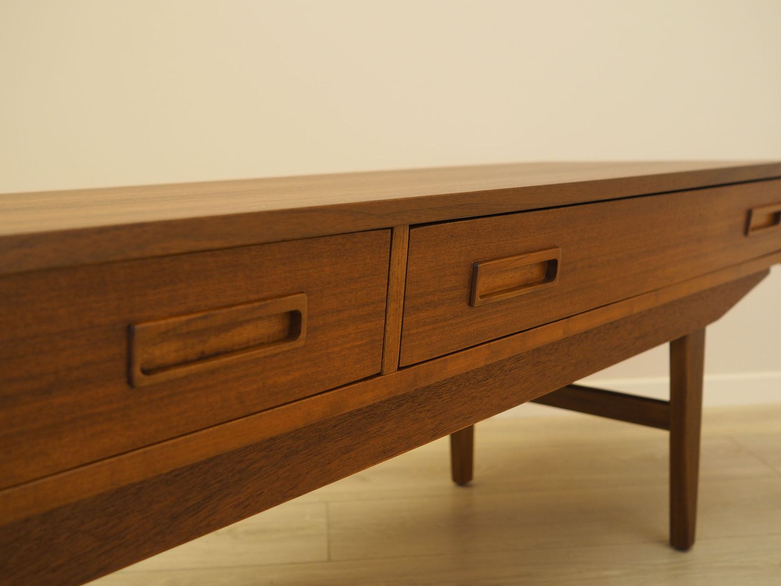 Mobilier Lowboard en teck, design danois, années 1960, fabriqué au Danemark photo