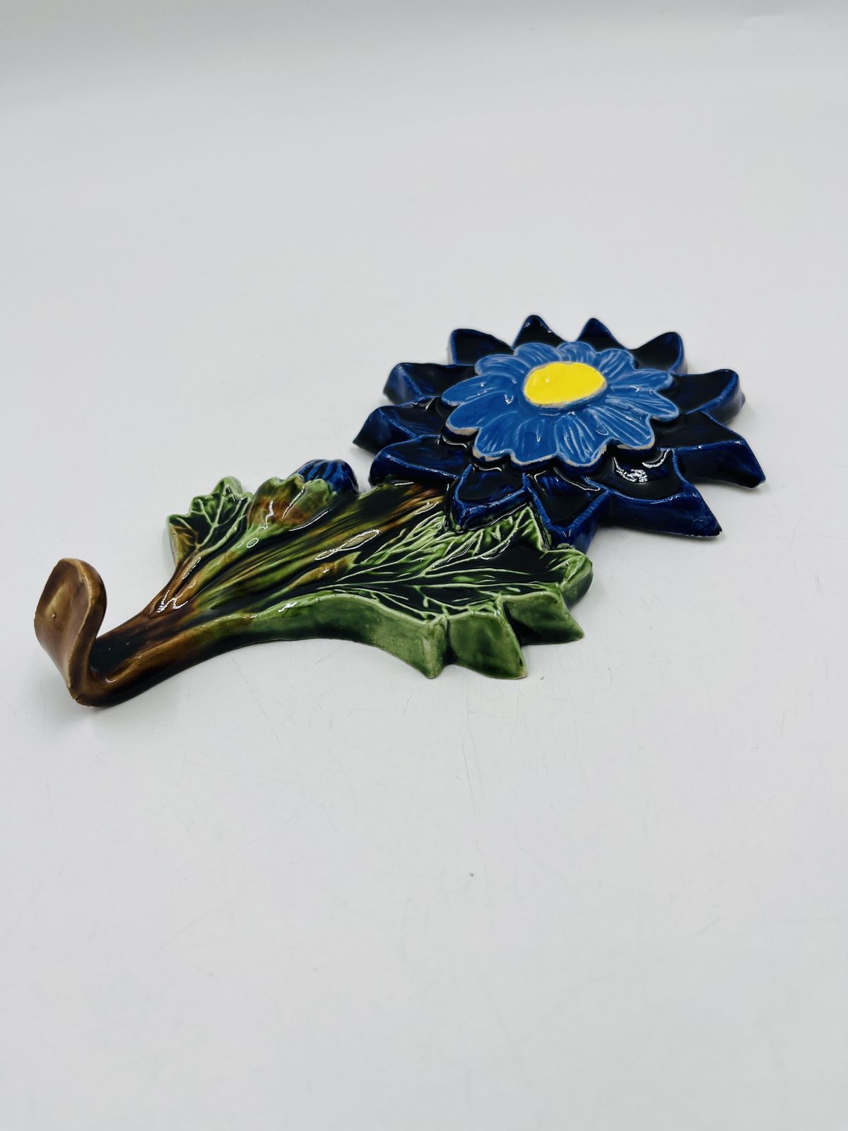 Belgische keramische bloemenhaak van André Bayer photo furniture