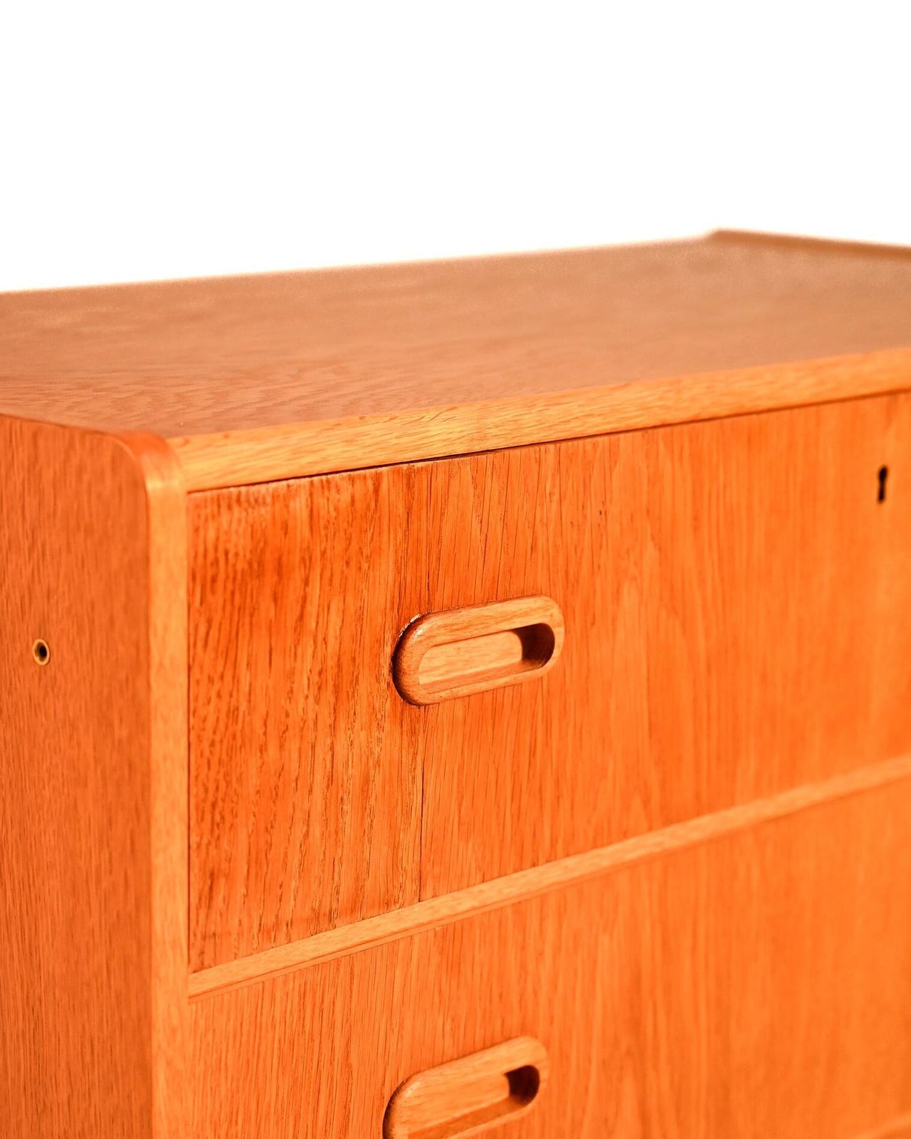 Scandinavian Oak Chest Of Drawers, 1960s photo vinterior