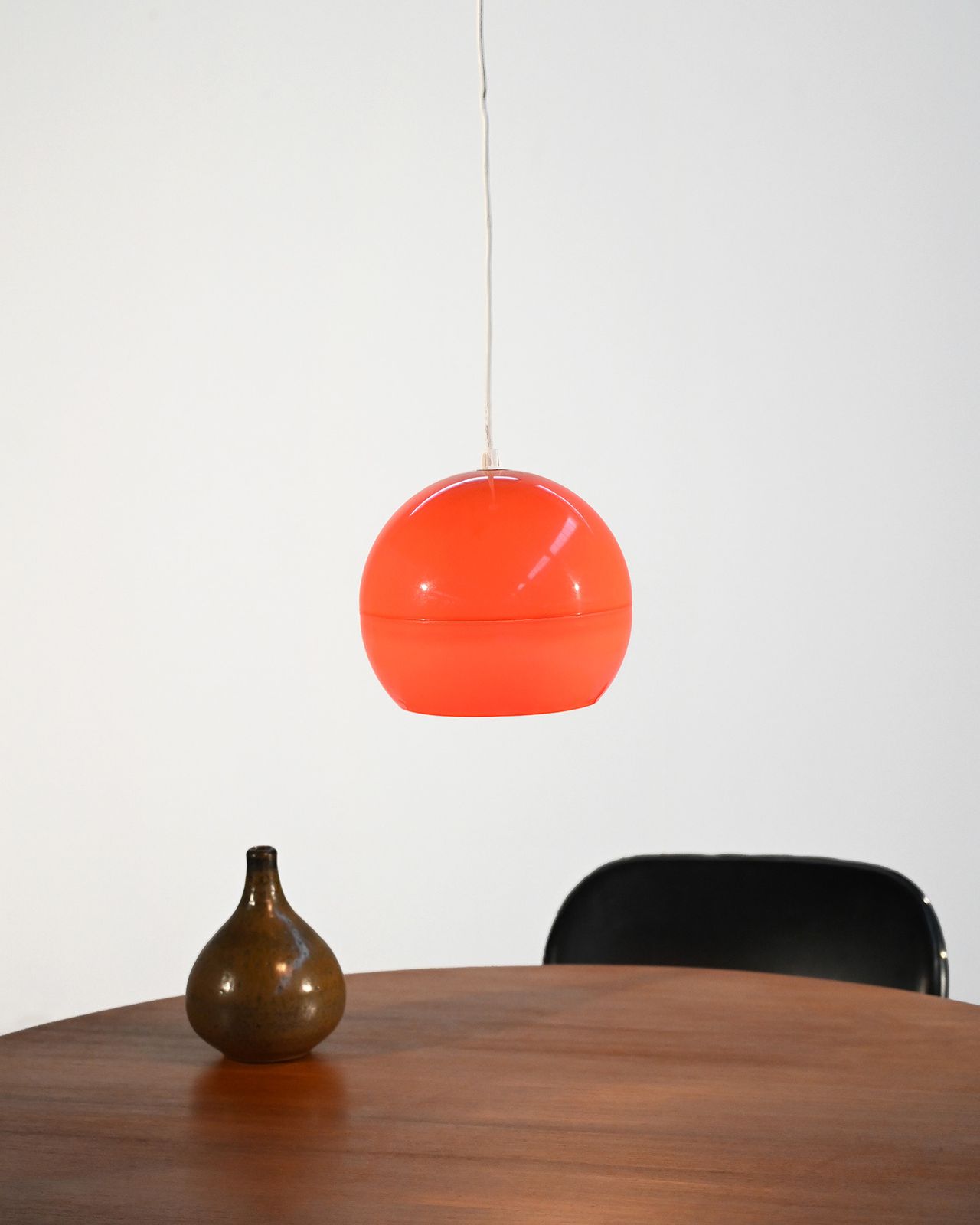 Space Age-stijl plafondlamp in oranje kunststof, jaren 1960 photo furniture