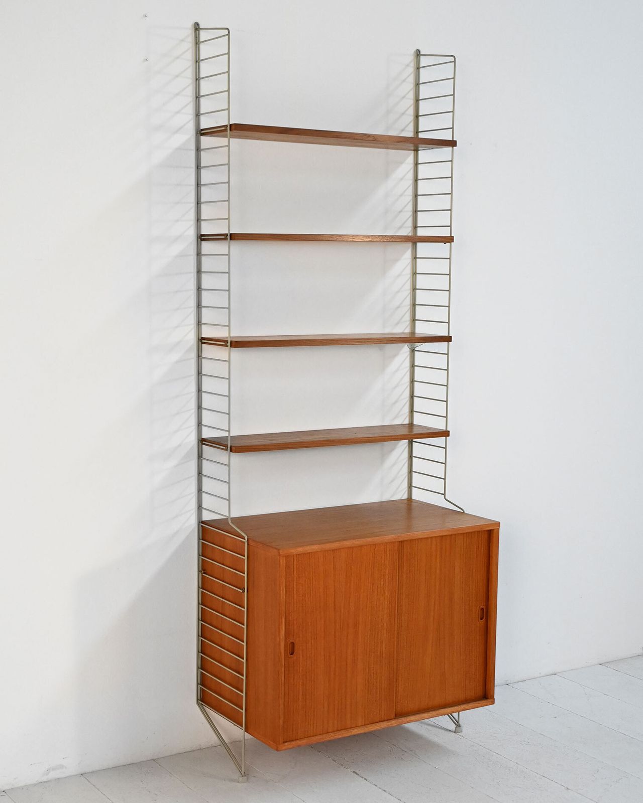 "String" boekenkast van Nisse Strinning, ca. jaren 1950 photo furniture
