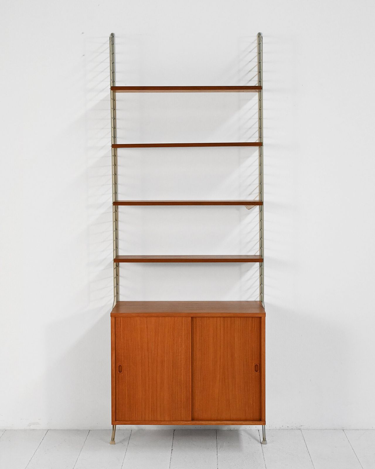 "String" boekenkast van Nisse Strinning, ca. jaren 1950 photo Meubels