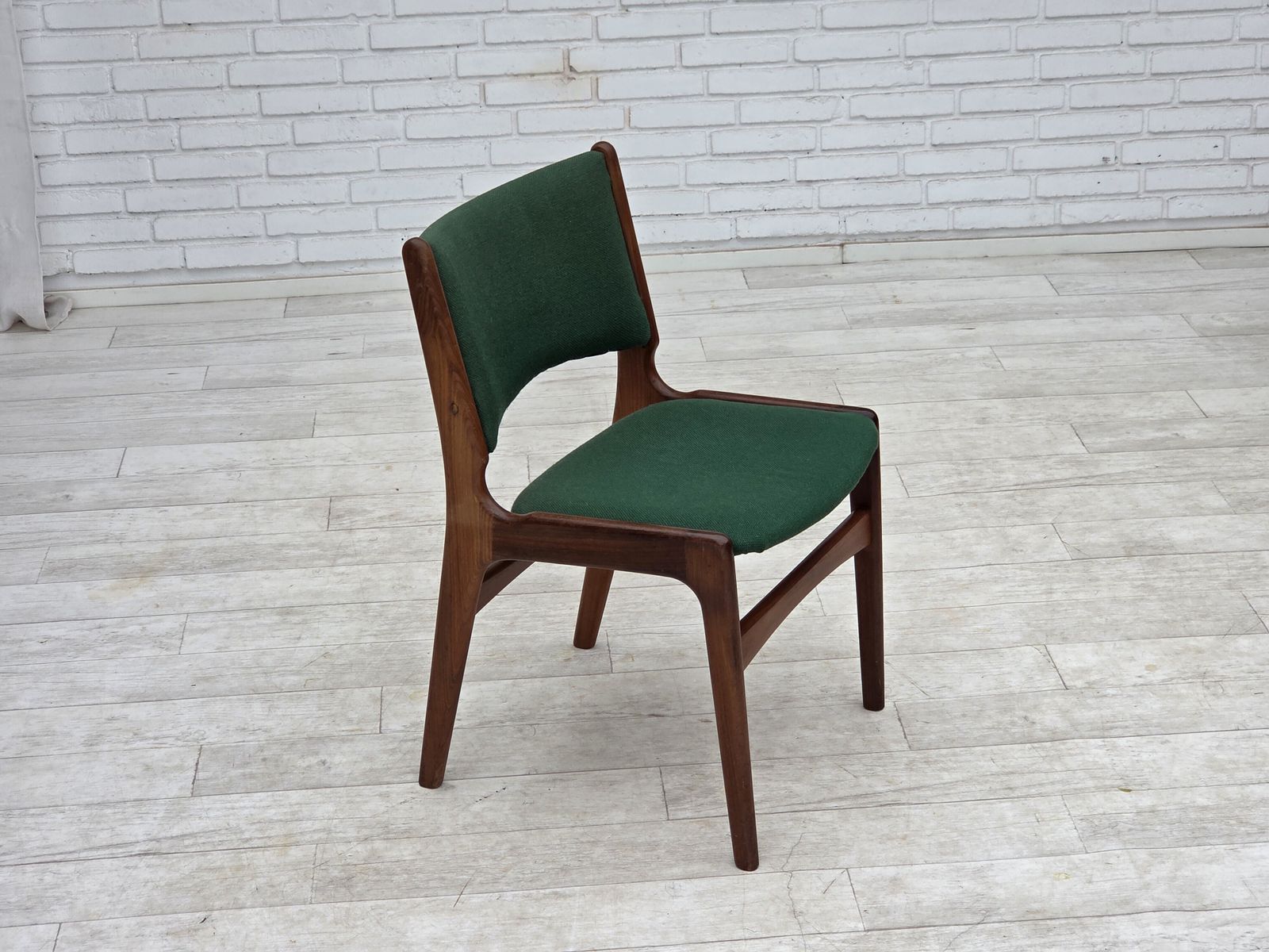 Jaren 1960, Deens design van Erik Buch, set van 4 eetkamerstoelen, model 89. photo for sale