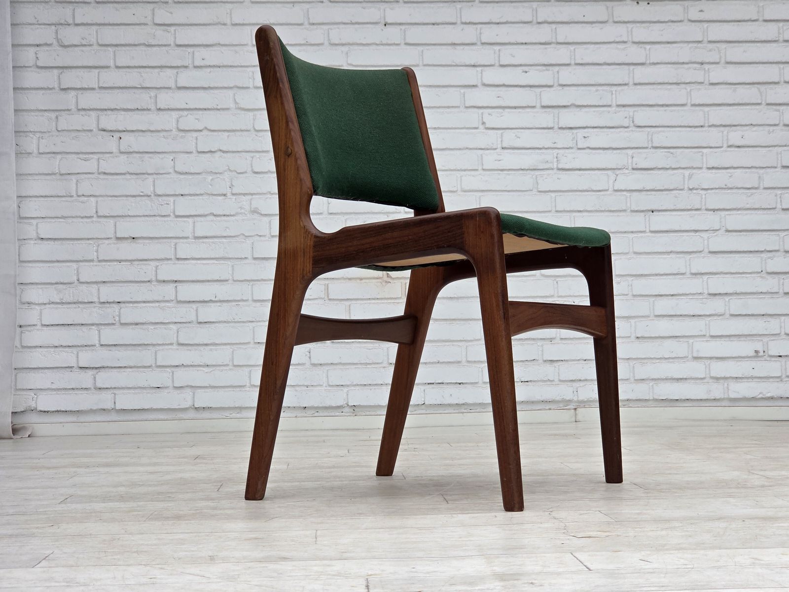 Jaren 1960, Deens design van Erik Buch, set van 4 eetkamerstoelen, model 89. photo vintage