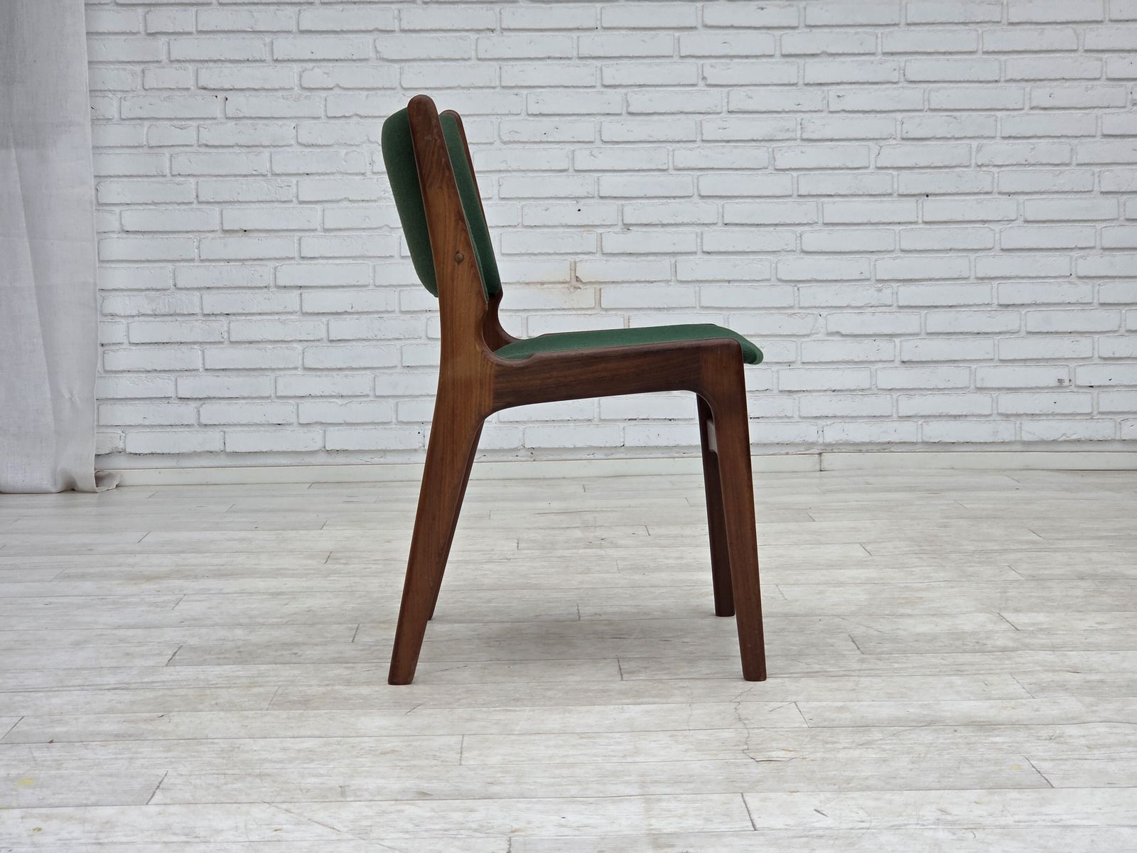 1250.0 Jaren 1960, Deens design van Erik Buch, set van 4 eetkamerstoelen, model 89. photo
