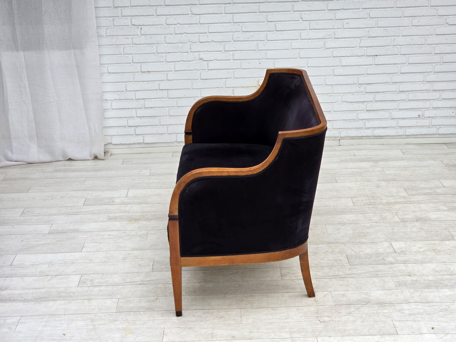 photo vintage 1950s, Danish Art Deco 2 Seater Sofa, Ash Wood, Furniture Velour.