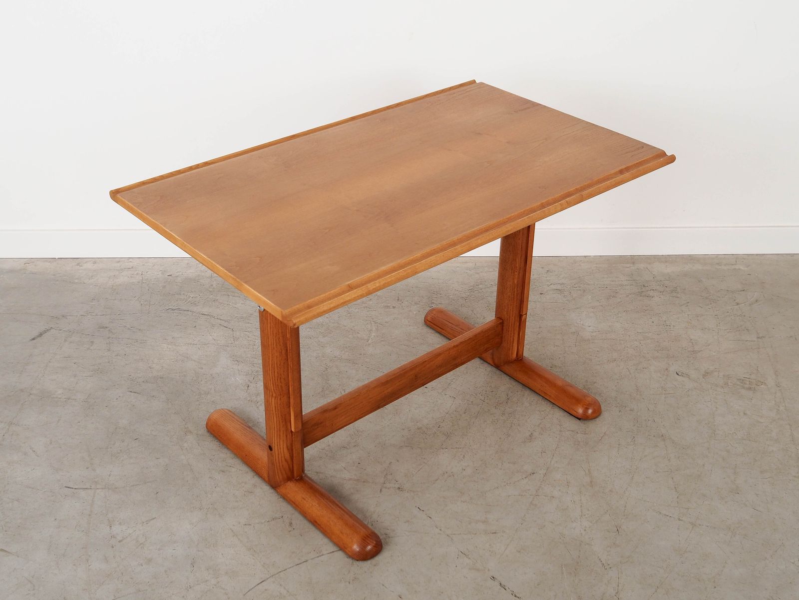 Bureau à plateau réglable, design italien, années 1970, fabriqué en Italie photo vinterior
