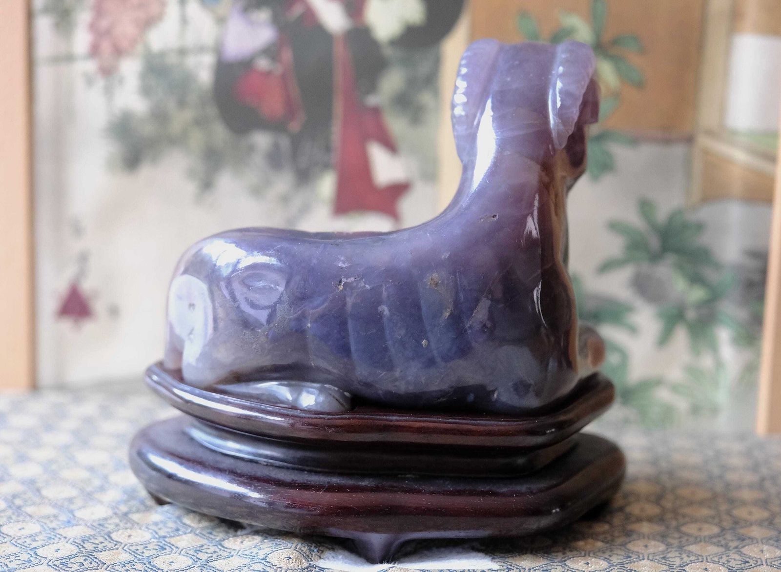 Kunst Antiek Chinees hardstenen beeldje ram schaap geit, paarse amethist kwarts, Qing/Republiek, houten standaard photo
