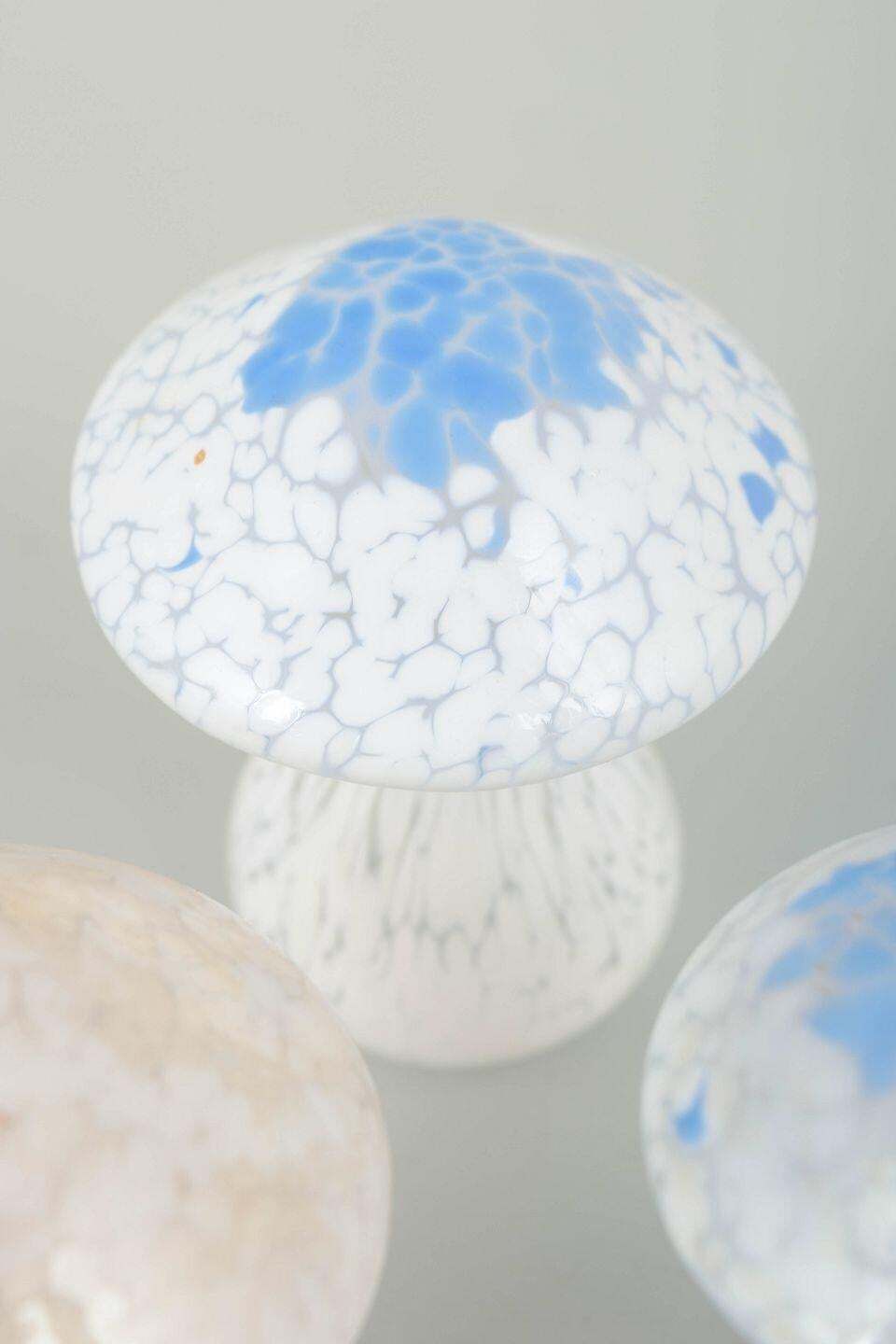 Laxå Glashytta. Ensemble de trois champignons décoratifs en verre artistique. Années 1970/80 photo Décoration