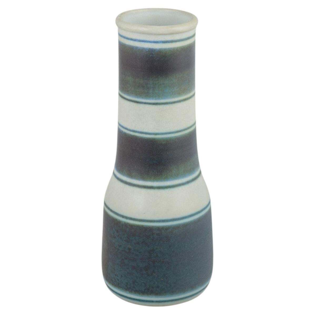 Vase en grès Gunnar Nylund pour Rörstrand, série « Banderillo », années 1960.