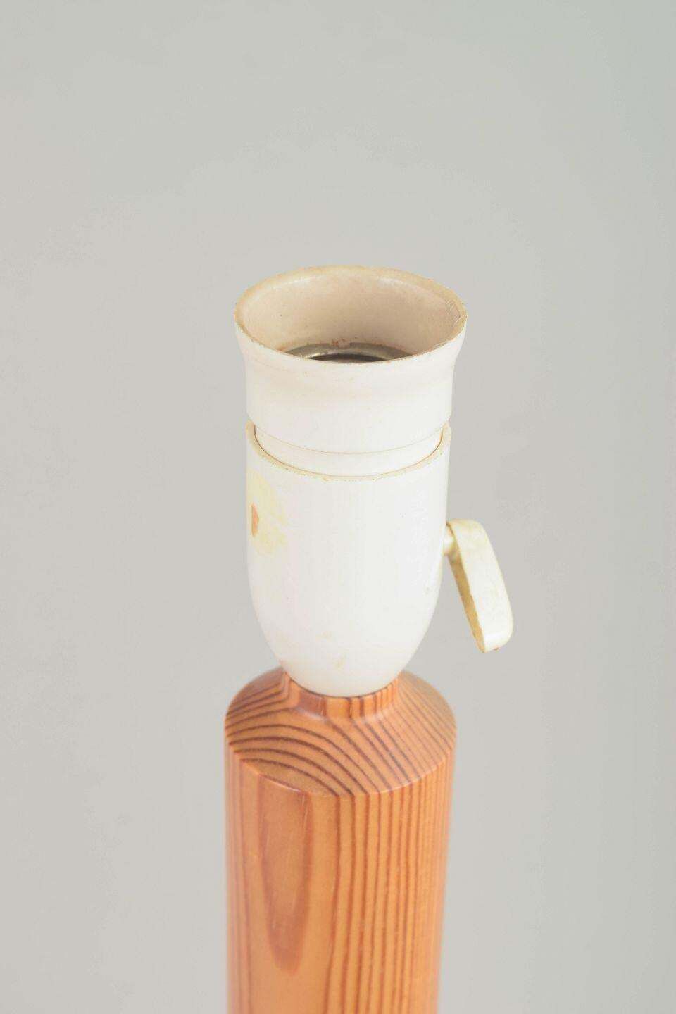 Lampe de table scandinave en pin d'Oregon massif, années 1970. photo furniture