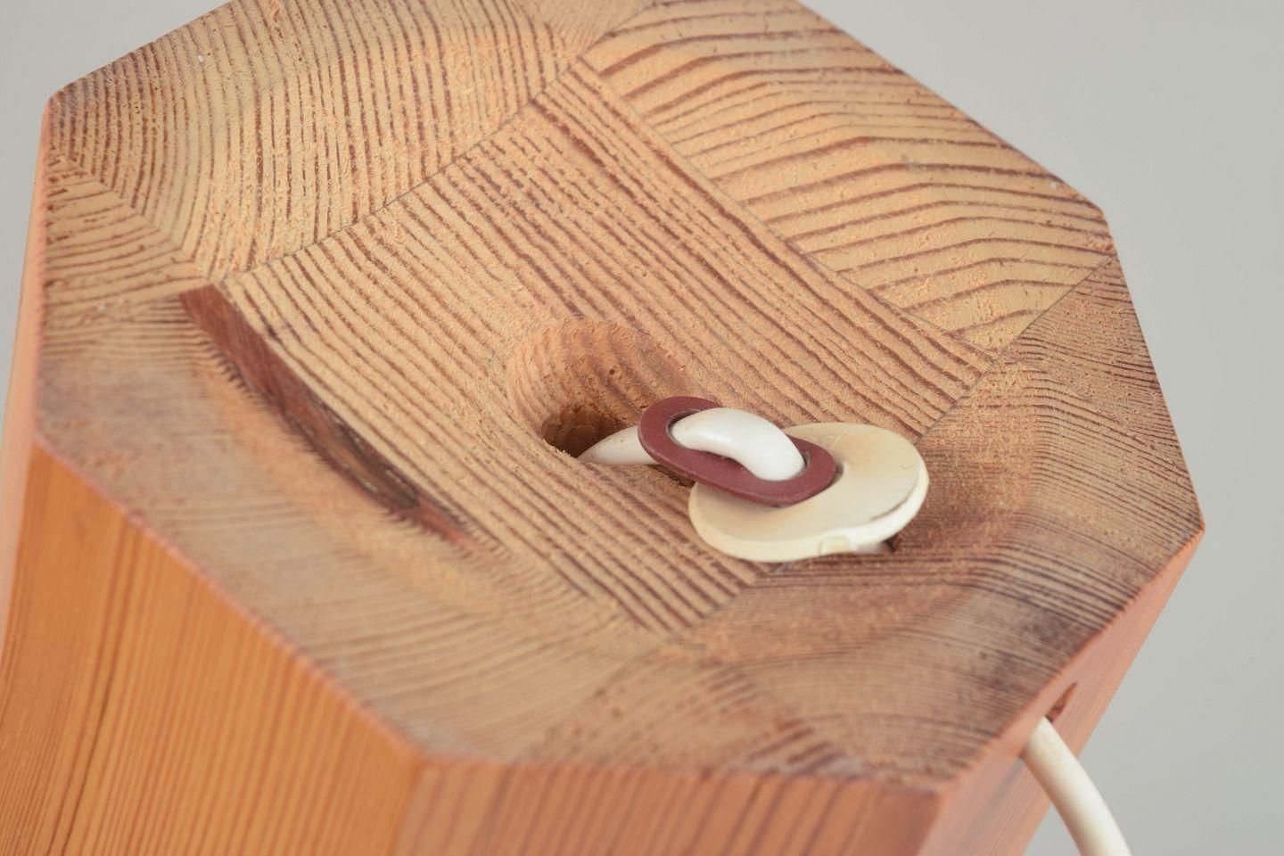 Lampe de table scandinave en pin d'Oregon massif, années 1970. photo Luminaires