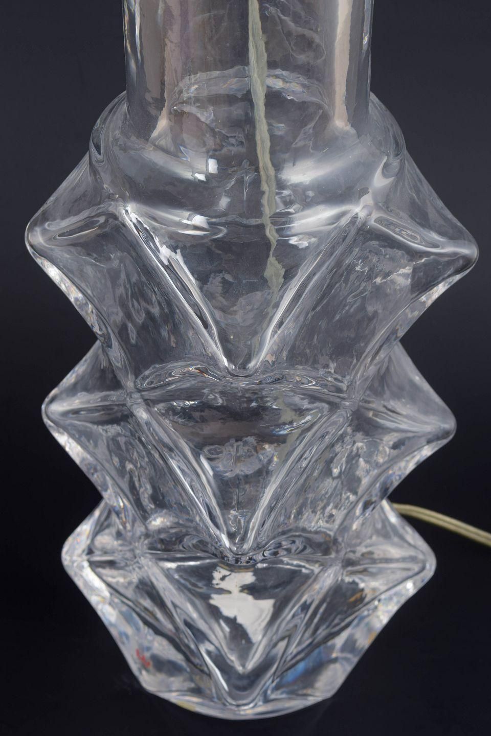 Hanne Dreutler voor Kosta Boda. Sculpturele tafellamp in helder glas. Jaren 1980 photo for sale