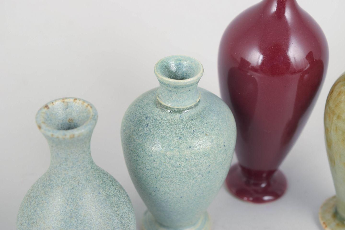 Per Liljegren. Ensemble de quatre vases miniatures en grès. Années 1980/90 photo for sale