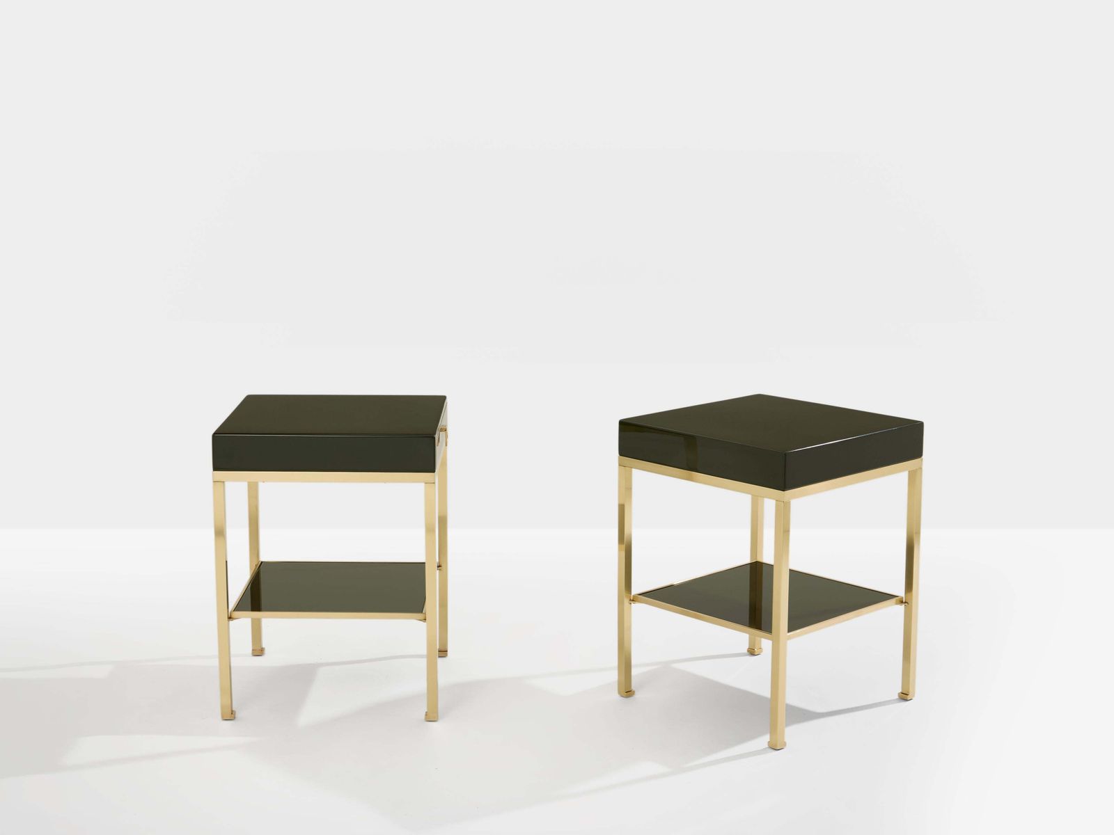 photo furniture Paire de tables de chevet en laque verte et laiton Guy Lefevre Maison Jansen, années 1970