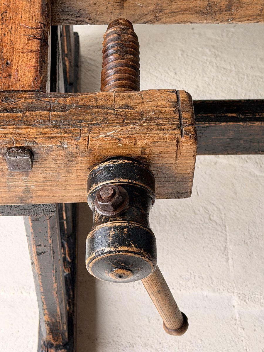 Antieke houten werkbank, jaren 1890 photo Meubels