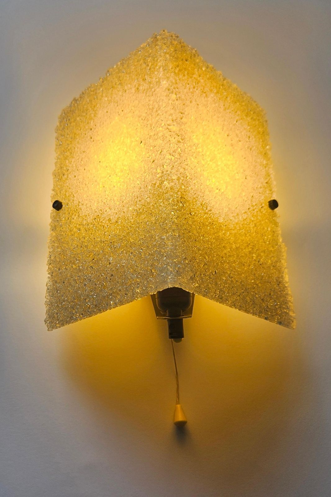Zeldzame mid-century wandlamp van lucite – Pokrok, jaren 1960 photo 311.0