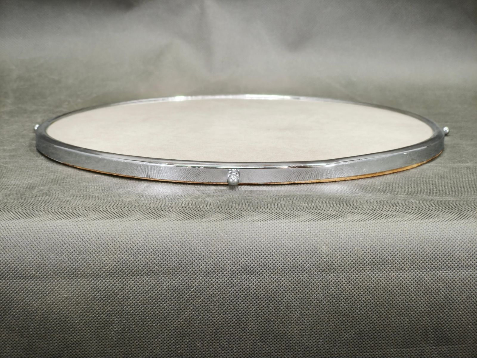 Plateau de service Art Déco rond, chrome, verre et bois, Tchécoslovaquie, années 1930 photo vinterior