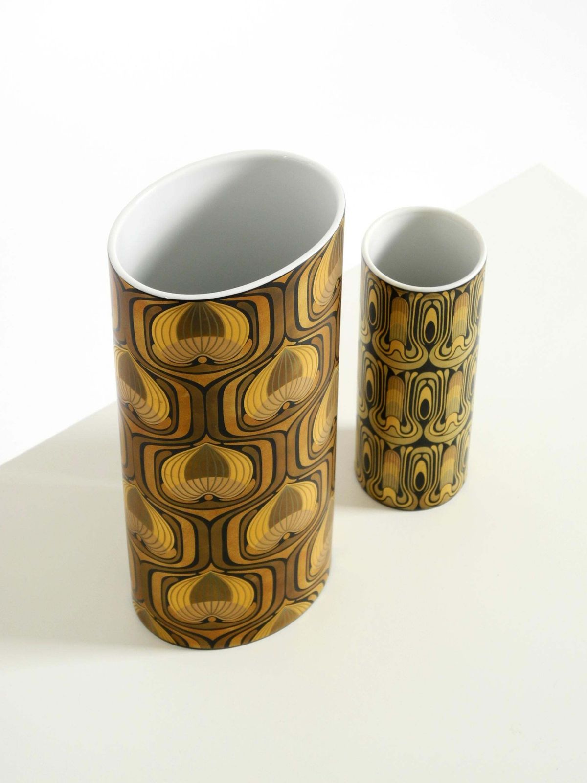 Twee porseleinen vazen uit de jaren 1970 van Björn Wiinblad voor Rosenthal Studio Linie photo buy