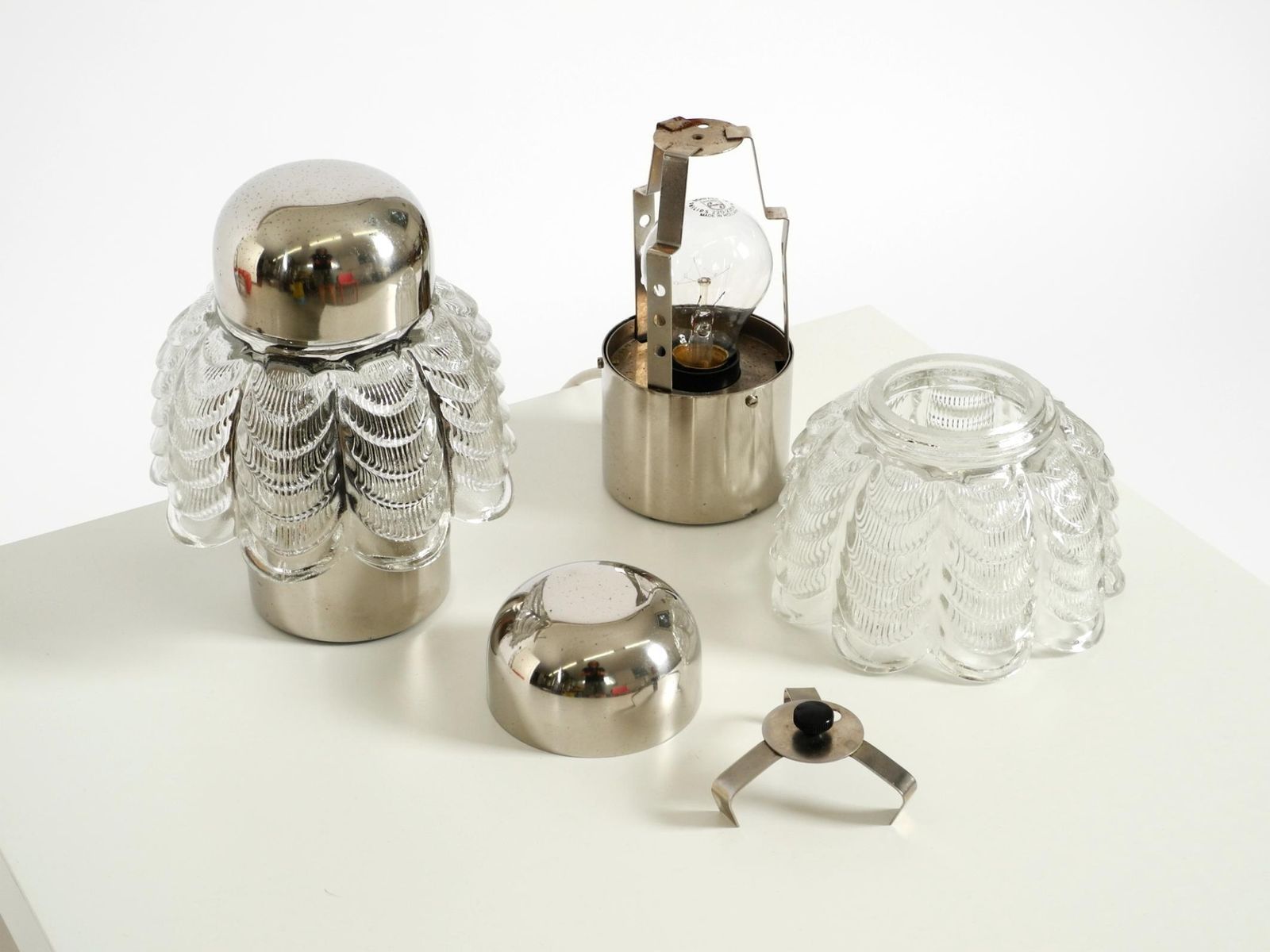 photo vintage Lampes de table en métal et verre, VEB Narva Leuchtenbau, années 1960 - lot de deux