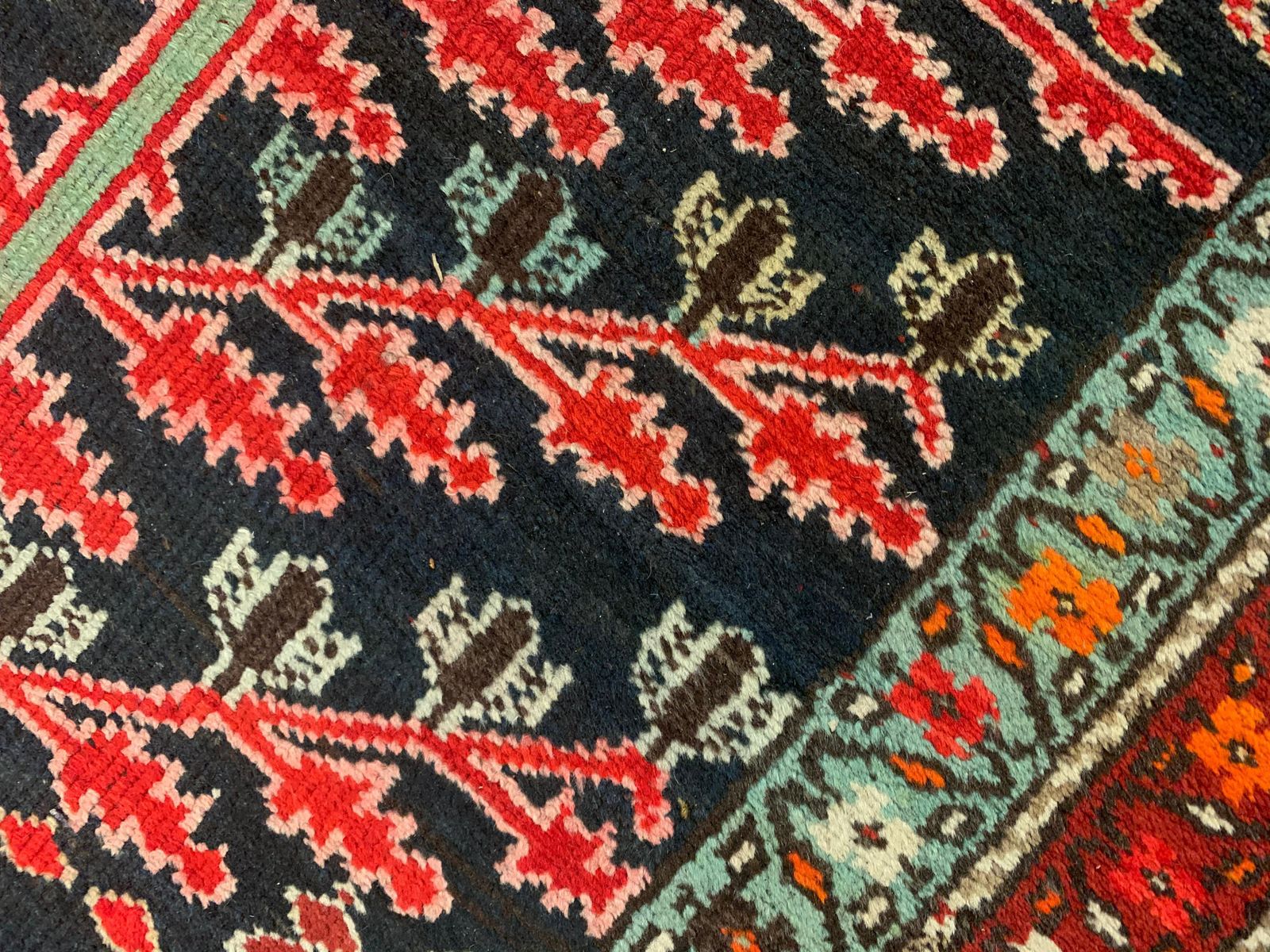 Tapis de couloir d'époque, fait main, laine tribale orientale traditionnelle photo vintage