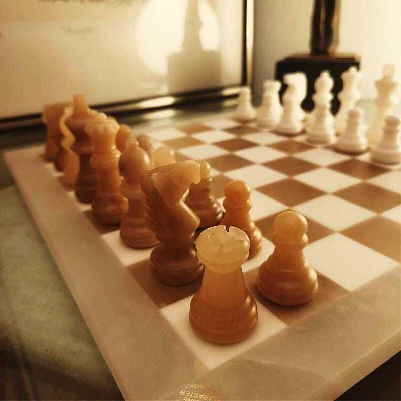 Jeu d'échecs vintage de luxe en albâtre d'Italie sculpté à la main, Volterra, années 1970   °°°°Expédition avec droits et taxes prépayés vers le Royaume-Uni. photo vinterior