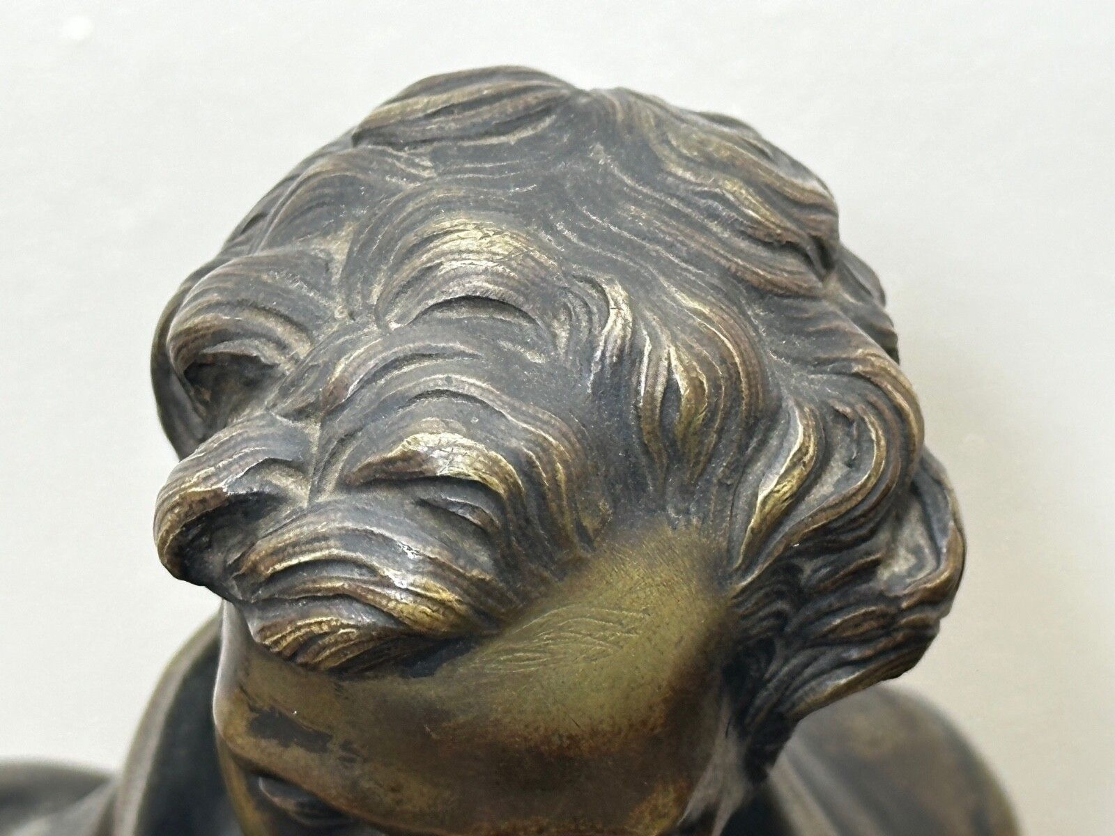 photo buy Paar 19e-eeuwse bronzen sculpturen van de dichters Lord Byron & Sir Walter Scott