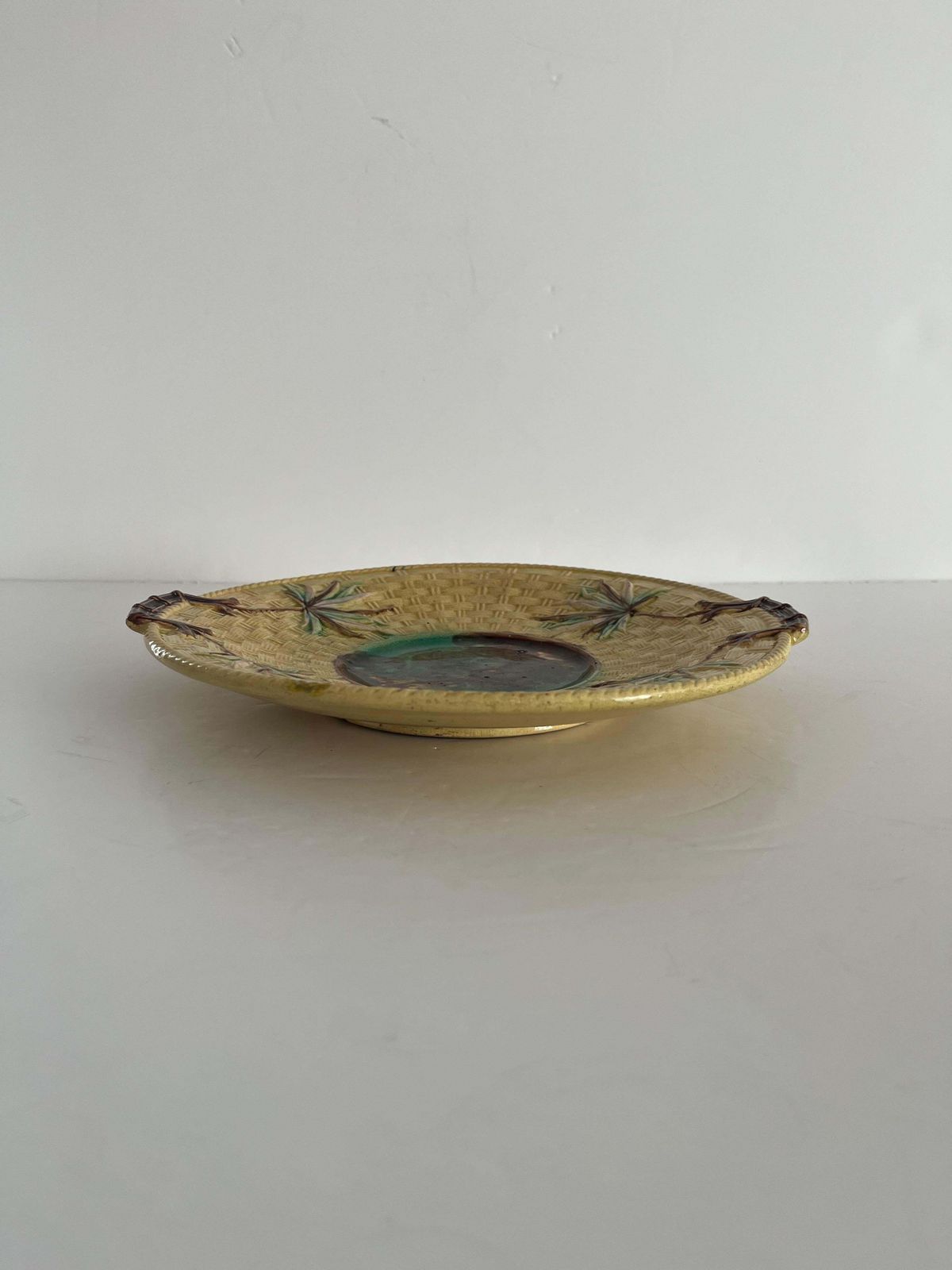 Majolica sandwichschaal of serveerschaal, mogelijk Minton of George Jones, ca. 1860 photo 265.0