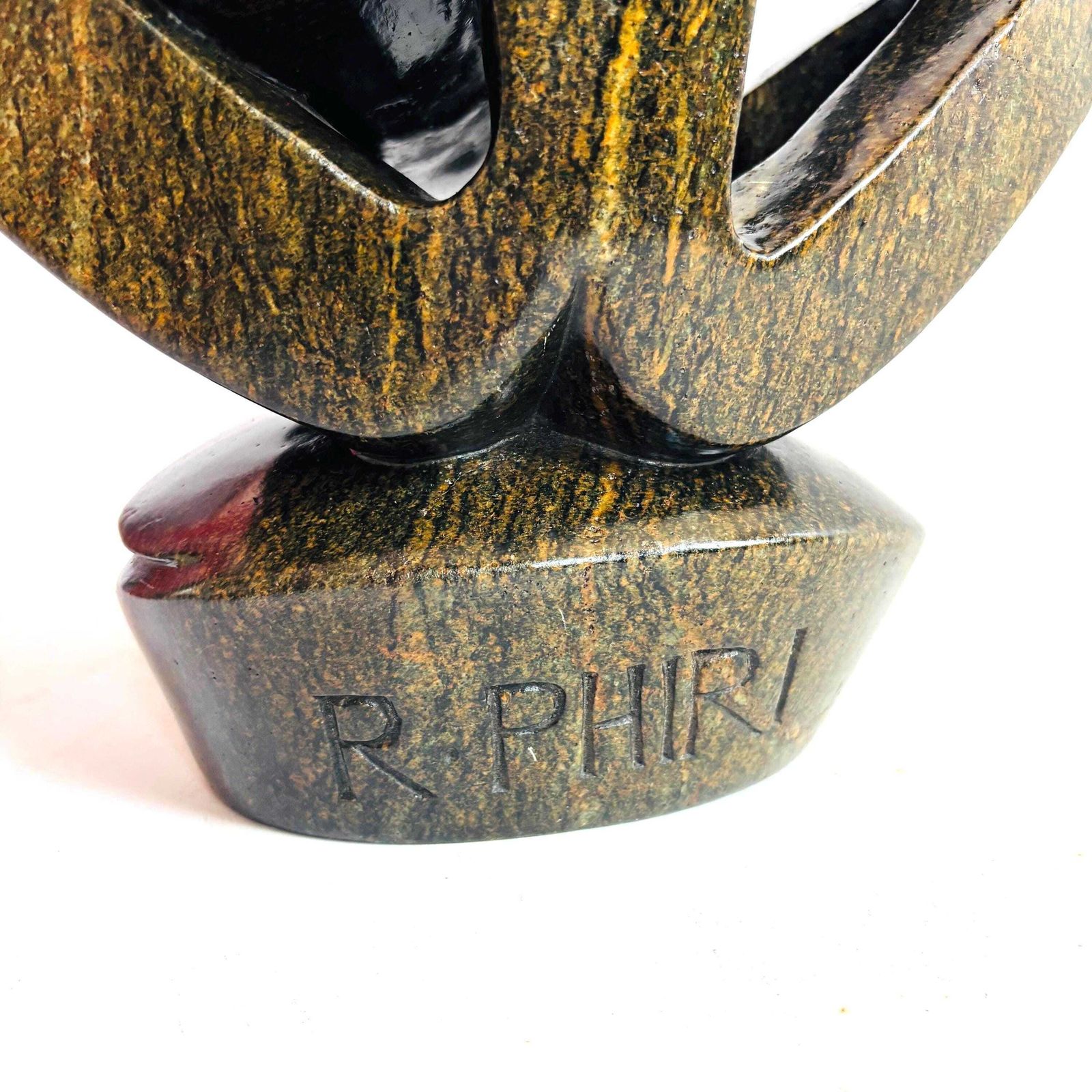 Grande sculpture en pierre serpentine Shona par R. Phiri, art africain abstrait mid-century photo Art