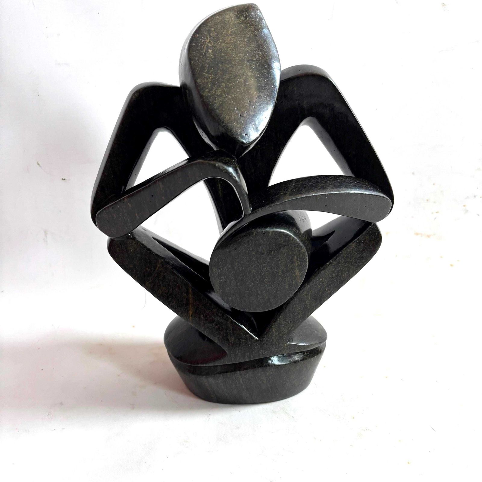 photo buy Grande sculpture en pierre serpentine Shona par R. Phiri, art africain abstrait mid-century