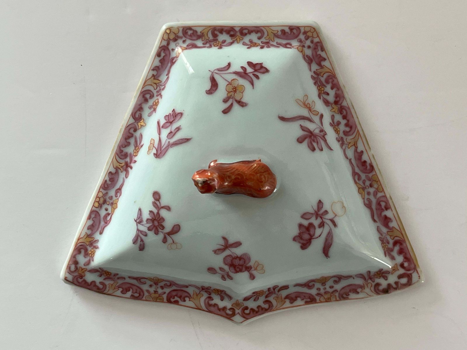 Chinese dekselbox, porselein Famille Rose, handgeschilderd, Qianlong ca. 1760 photo Woonaccessoires
