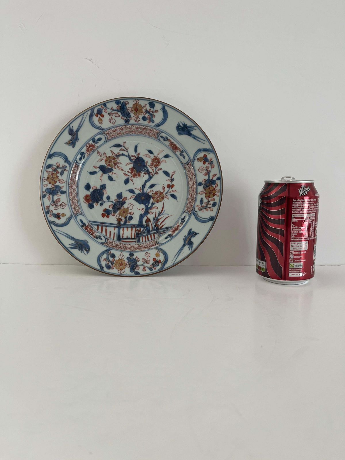 photo vintage Chinese Kangxi Imari Plate, Porcelain Floral Fence And Flying Birds, Circa 1700