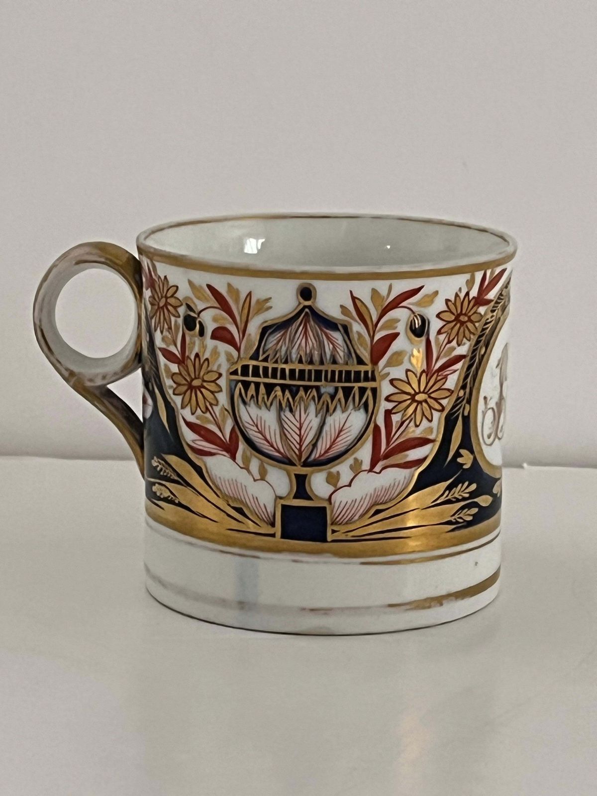 Vroeg Minton Porseleinen Koffiekopje, Gemonogrammeerd en Handgeschilderd Patroon 202, ca. 1810 photo 255.0