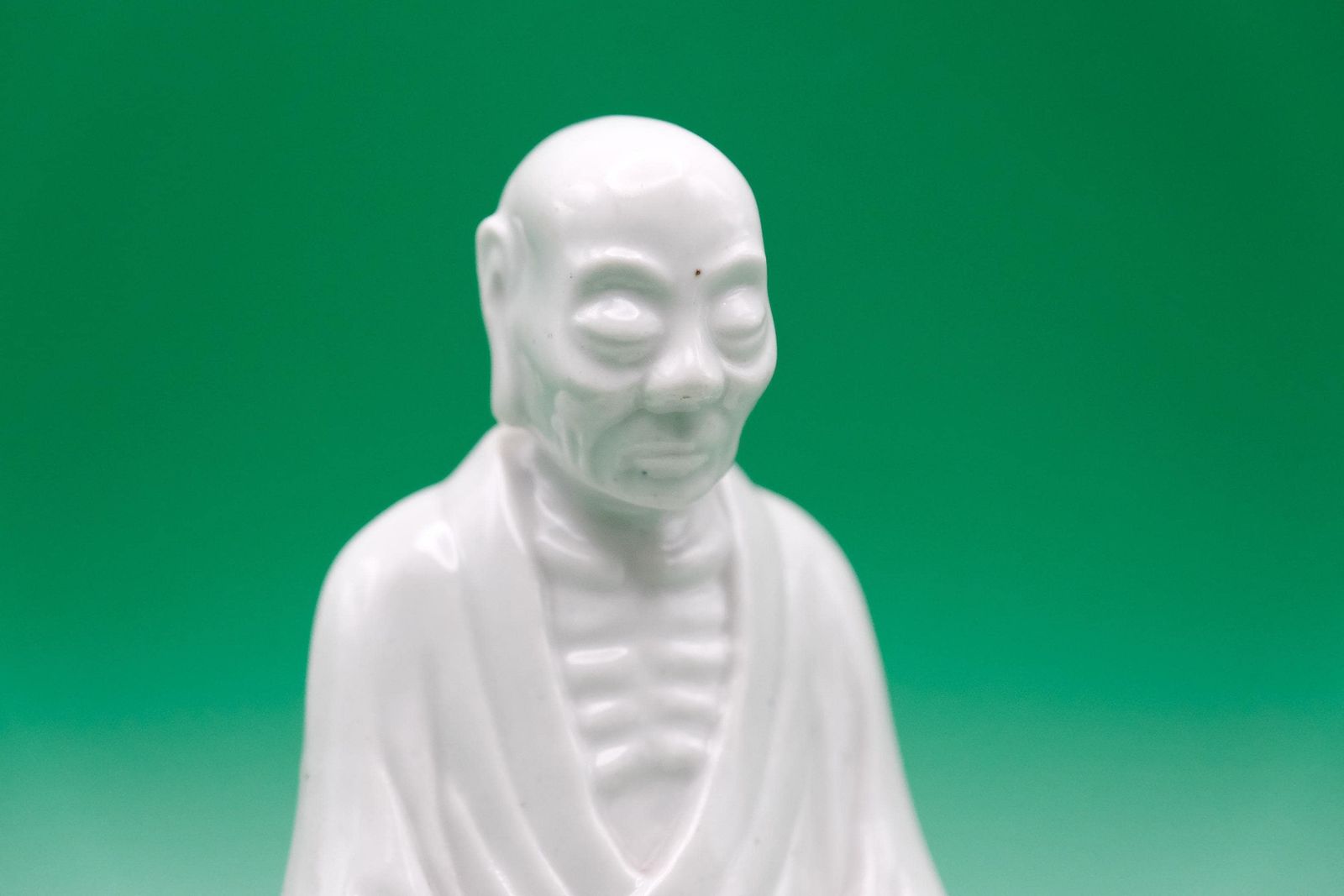 Vintage Blanc de Chine Dehua Porselein Luohan Arhat Figuur Chinese Boeddhistische Monnik photo furniture