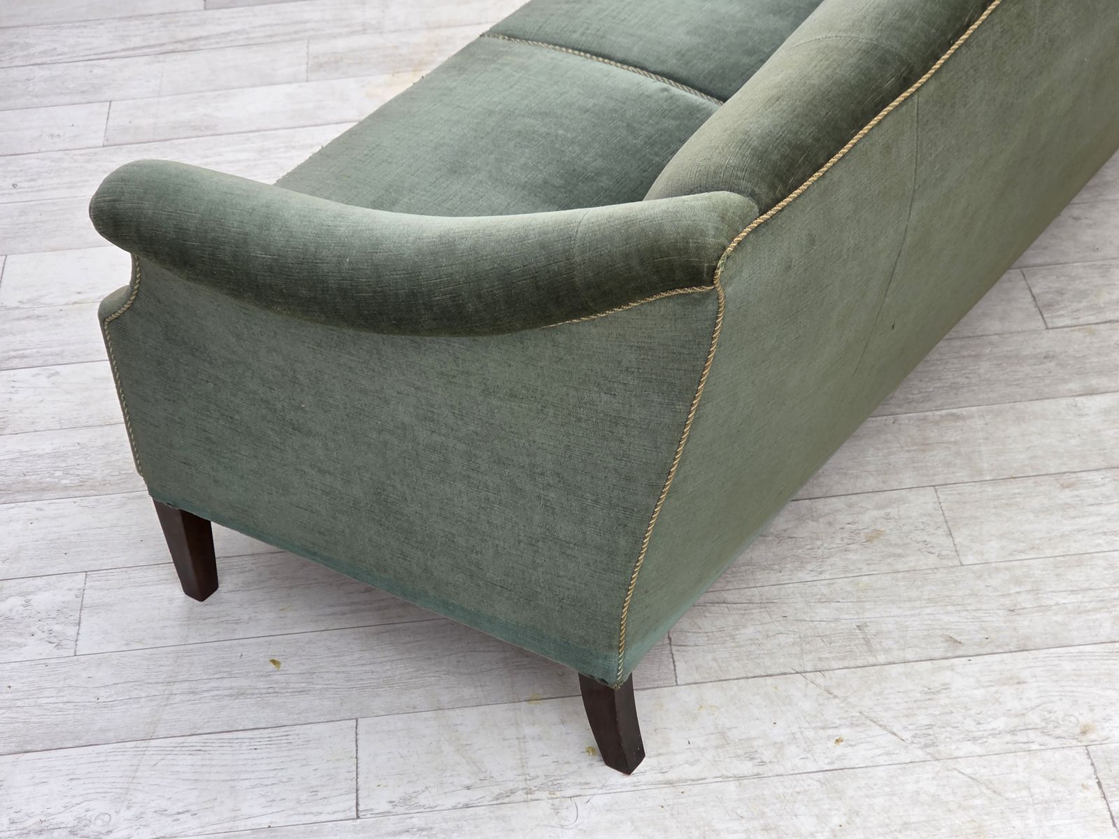 photo vintage Jaren 1960, 3-zitsbank Deens design, groen meubelvelours.