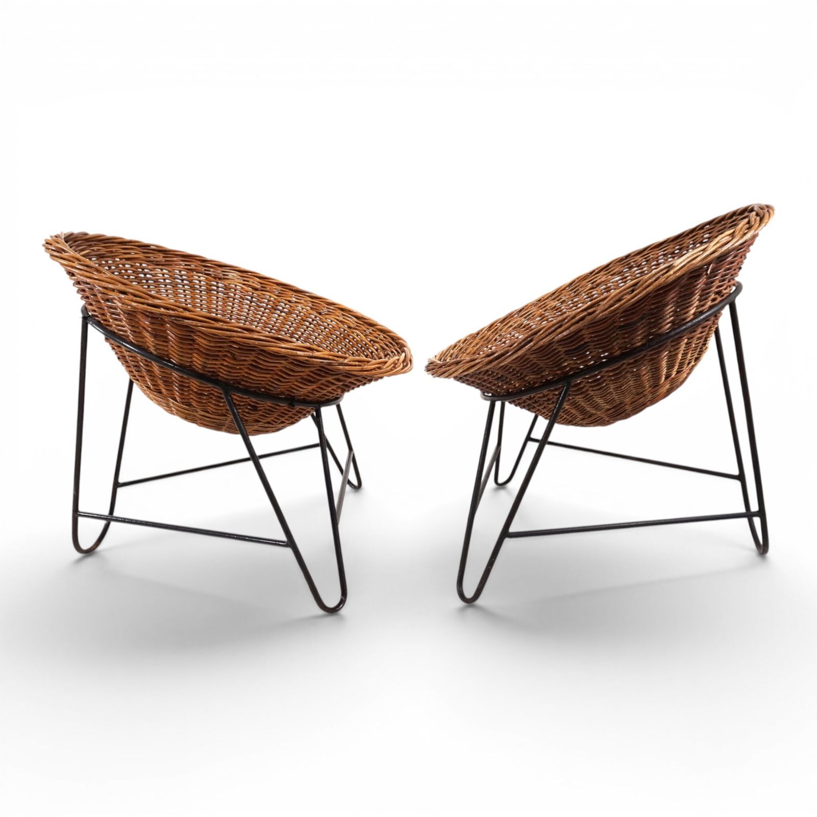 590.0 Pod Chairs – Paar rotan/rieten loungstoelen op metalen frame, 1970 photo
