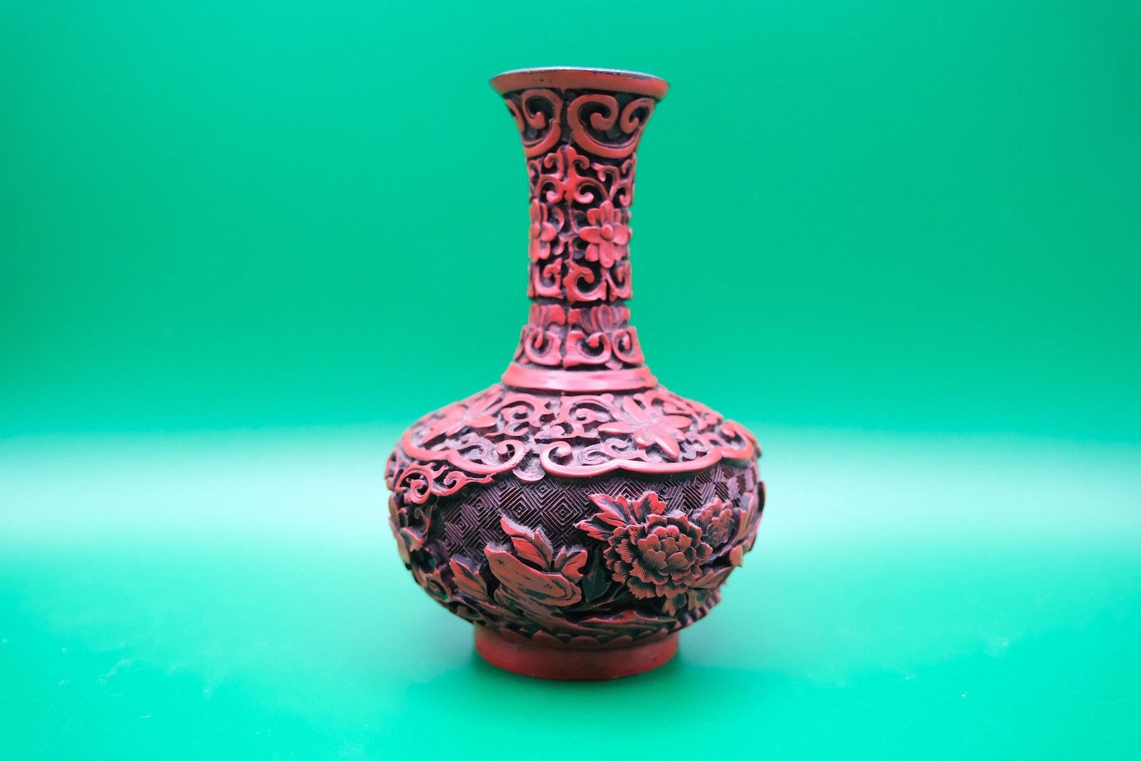 Woonaccessoires Chinese Cinnabar-stijl vazen, kunstlak resin, Chinese Cinnabar-stijl balustervazen photo