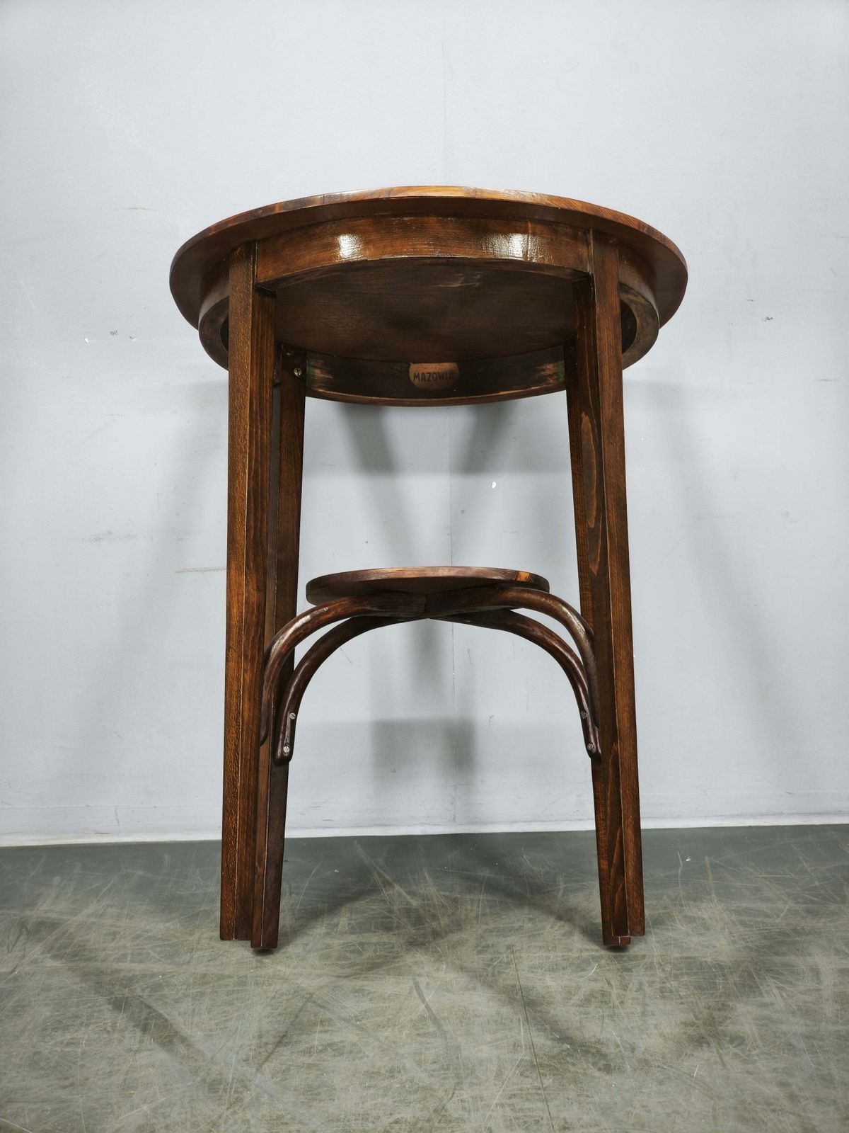 photo furniture Thonet No. 207 Bentwood Ovale Tafel door Mazowia, Polen, jaren 1910